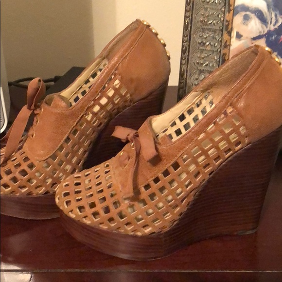 BE & D Wedges... 4+ heel. Worn once. - Picture 3 of 4